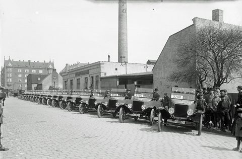 Heimdalsgade Fords by Unknown photographer — large framed print