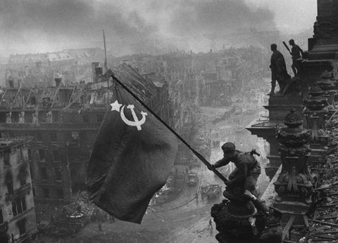 Raising a flag over the Reichstag by Yevgeny Khaldei — large framed print